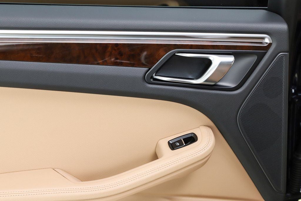 2022 Porsche Macan Base