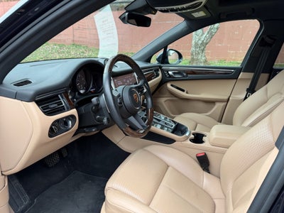 2022 Porsche Macan Base