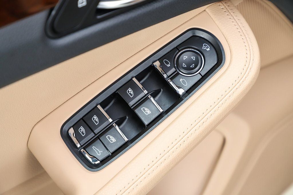 2022 Porsche Macan Base