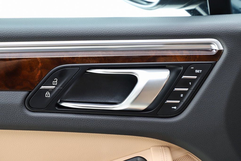 2022 Porsche Macan Base