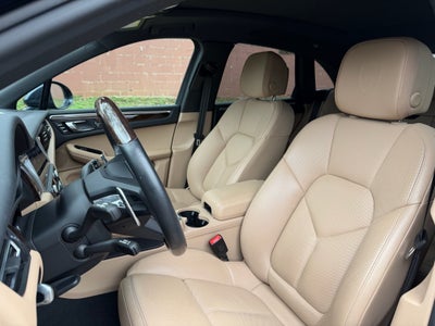 2022 Porsche Macan Base