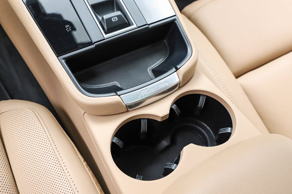 2022 Porsche Macan Base