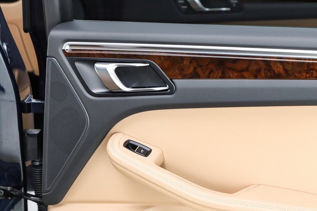 2022 Porsche Macan Base