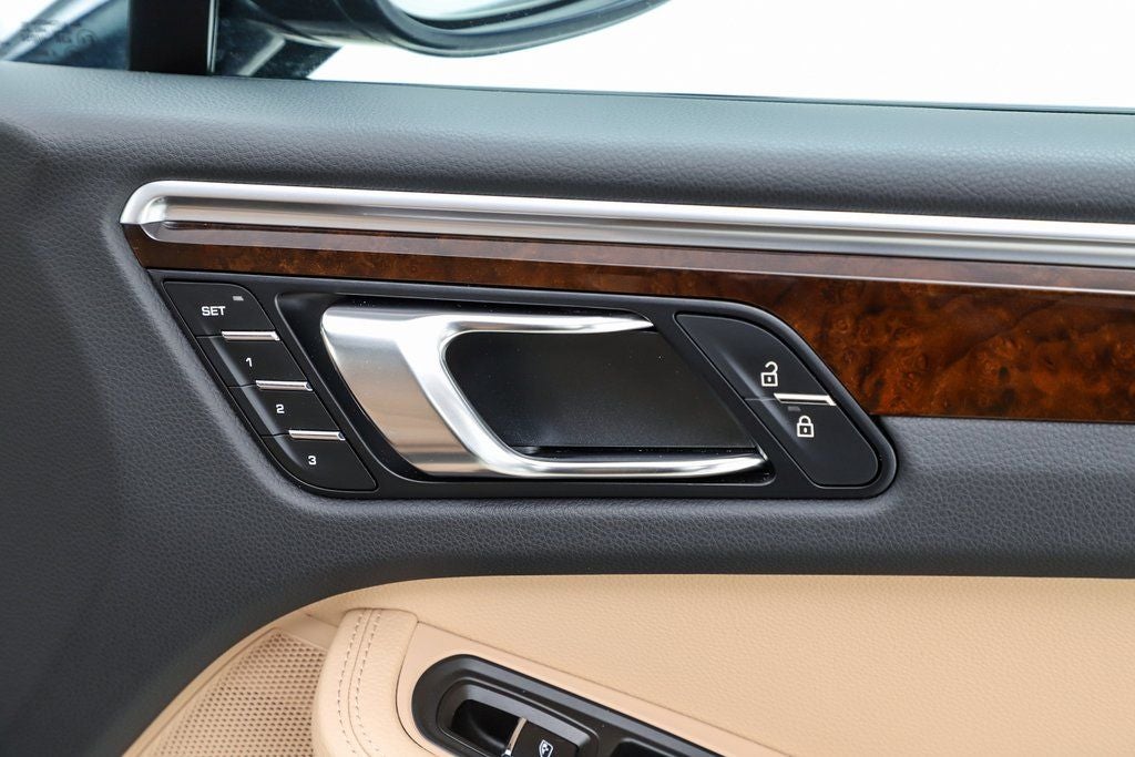 2022 Porsche Macan Base