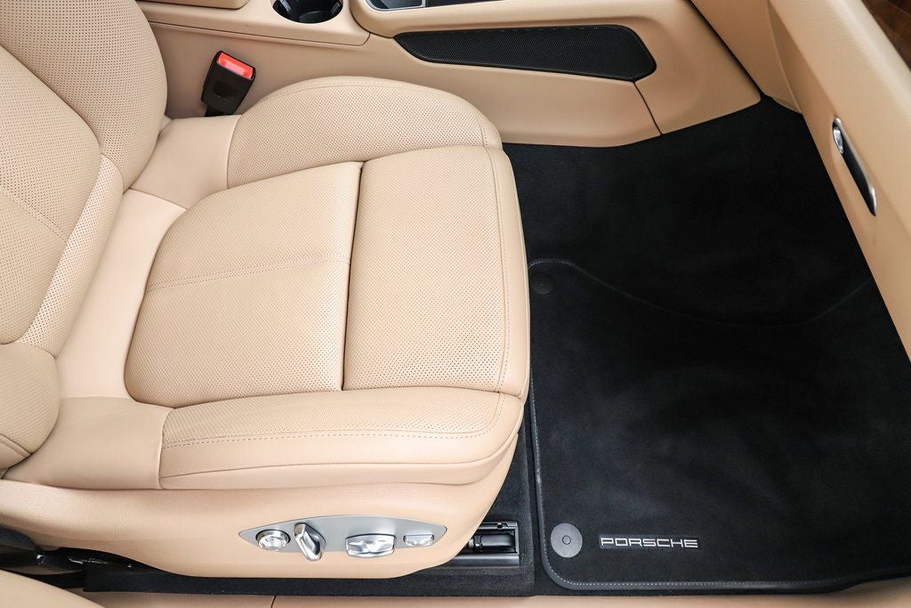 2022 Porsche Macan Base