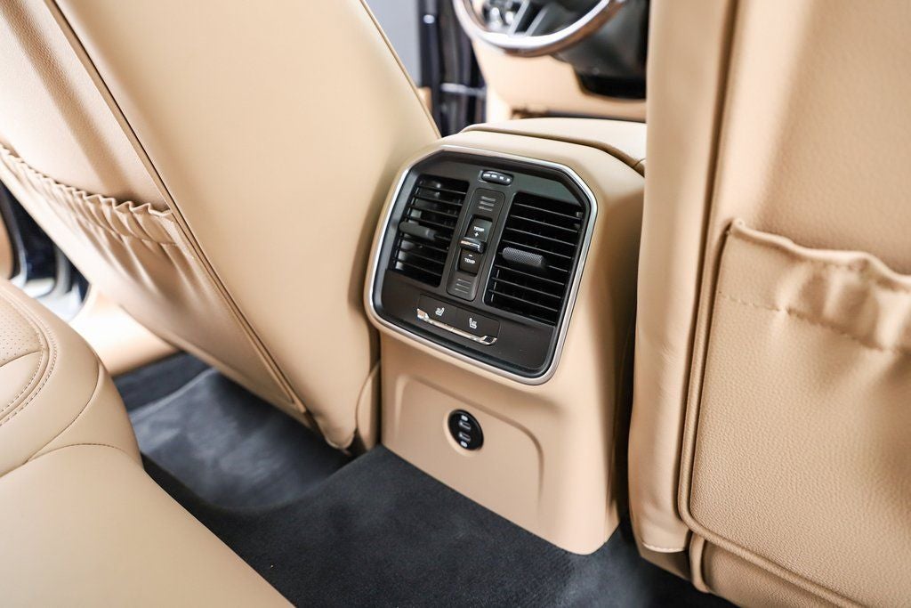 2022 Porsche Macan Base