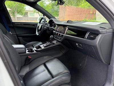 2023 Porsche Macan Base