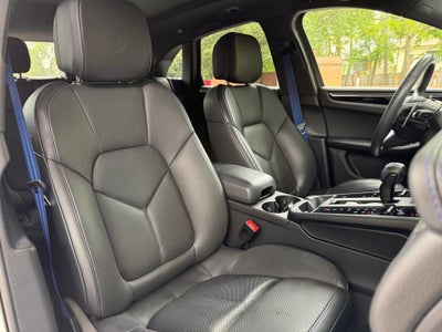 2023 Porsche Macan Base