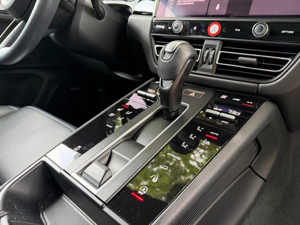2023 Porsche Macan Base