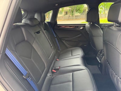 2023 Porsche Macan Base