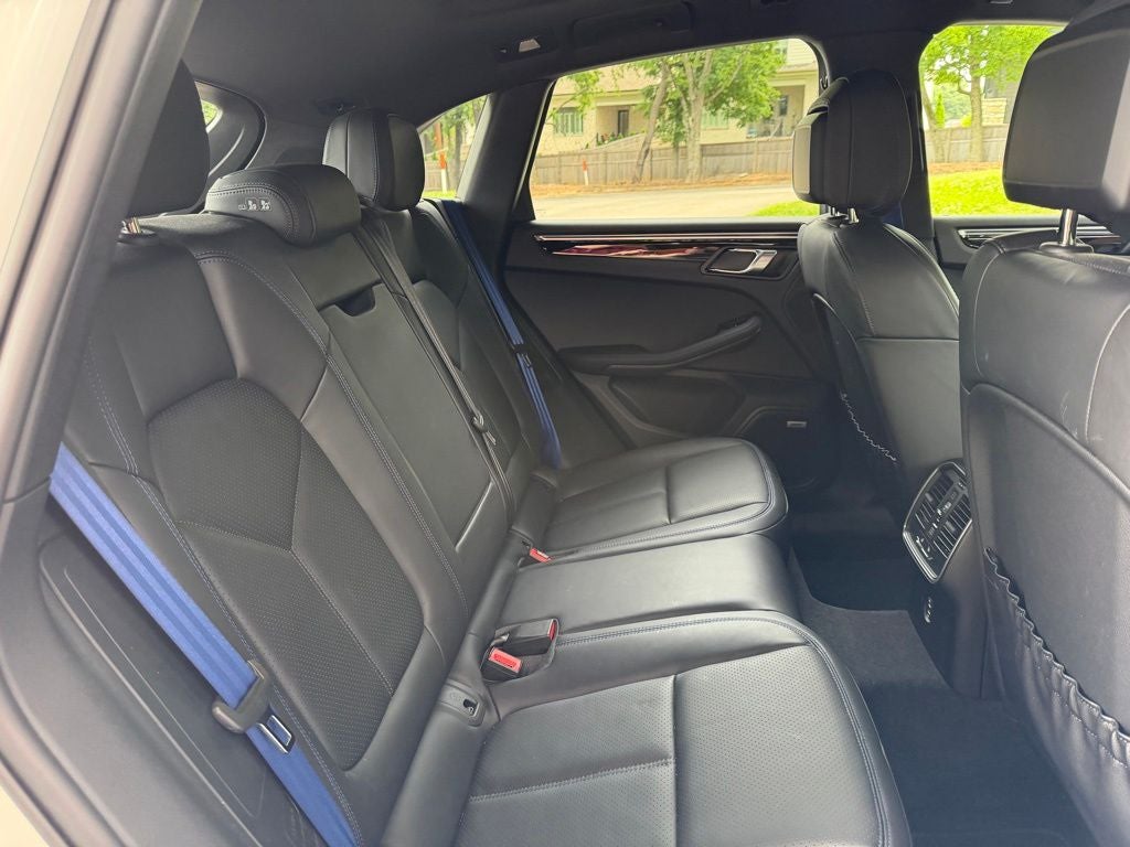 2023 Porsche Macan Base