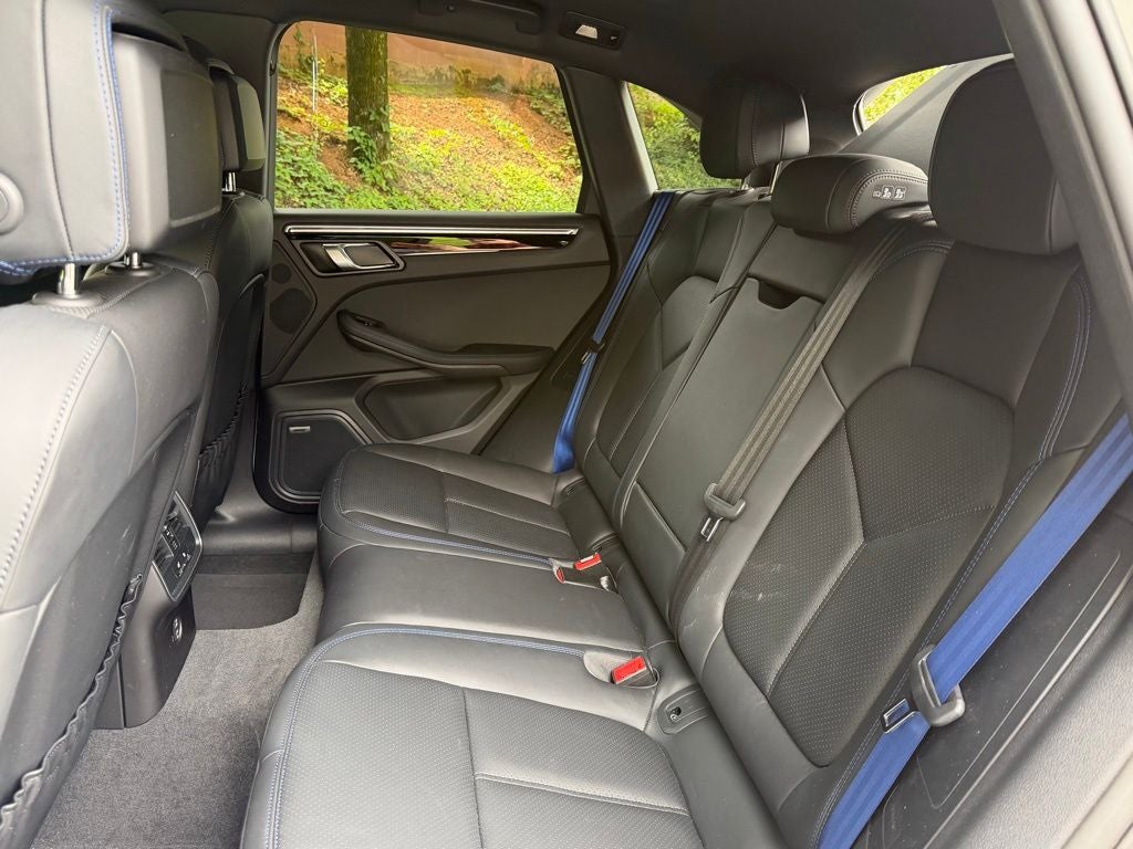 2023 Porsche Macan Base