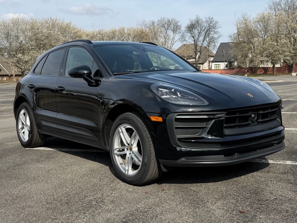 2023 Porsche Macan Base