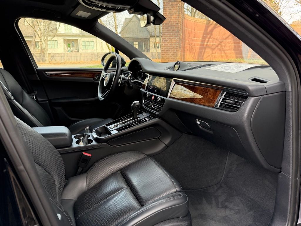 2023 Porsche Macan Base