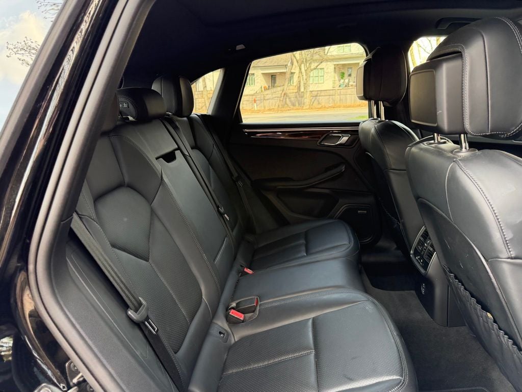 2023 Porsche Macan Base