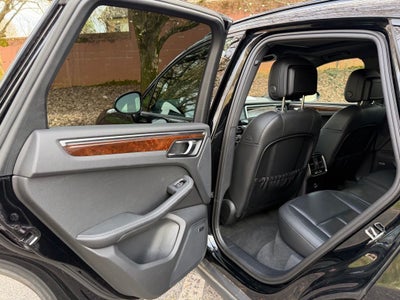 2023 Porsche Macan Base