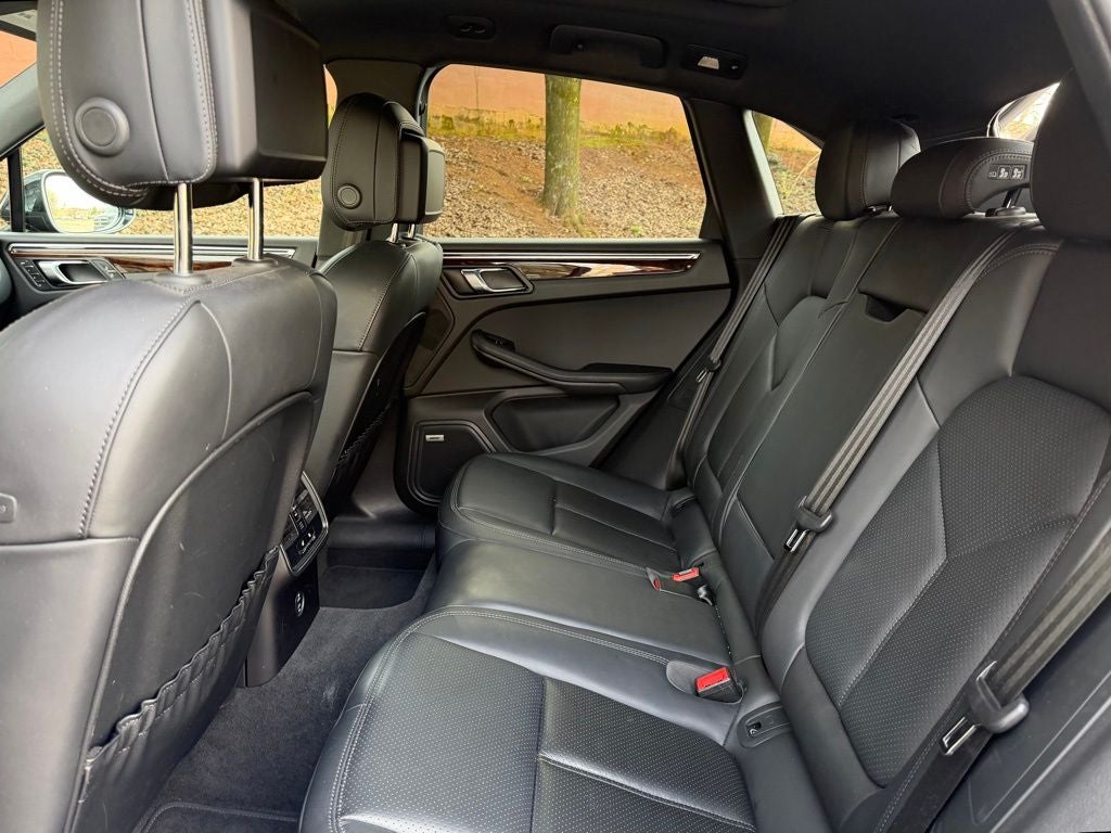 2023 Porsche Macan Base