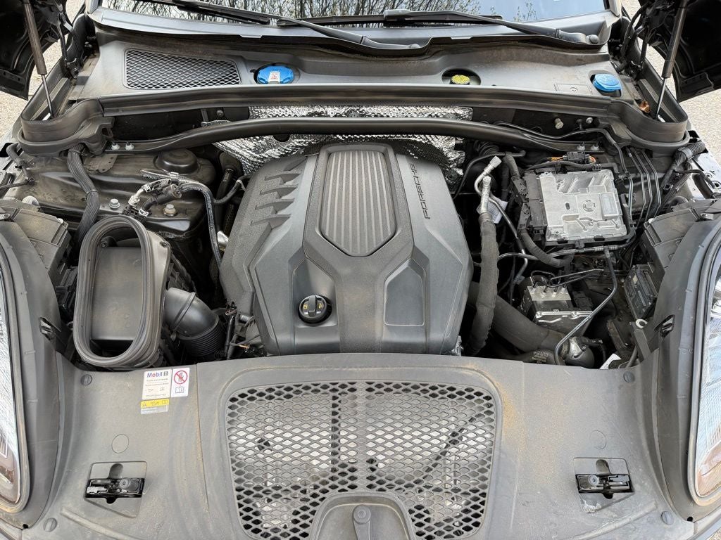 2023 Porsche Macan Base