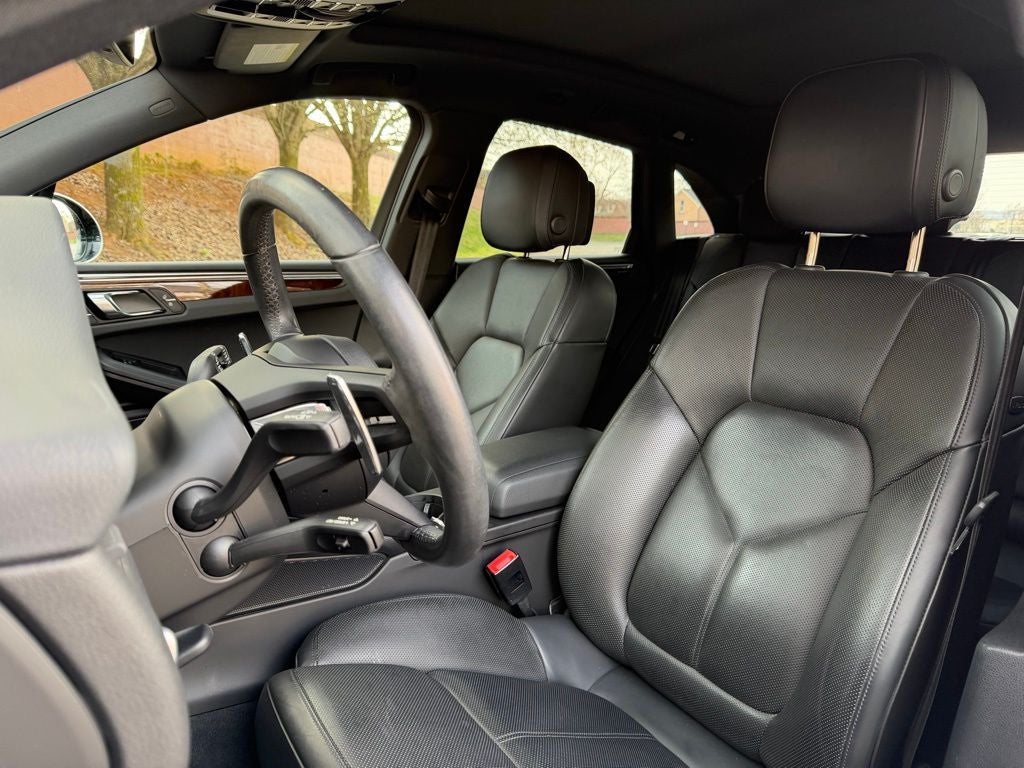 2023 Porsche Macan Base