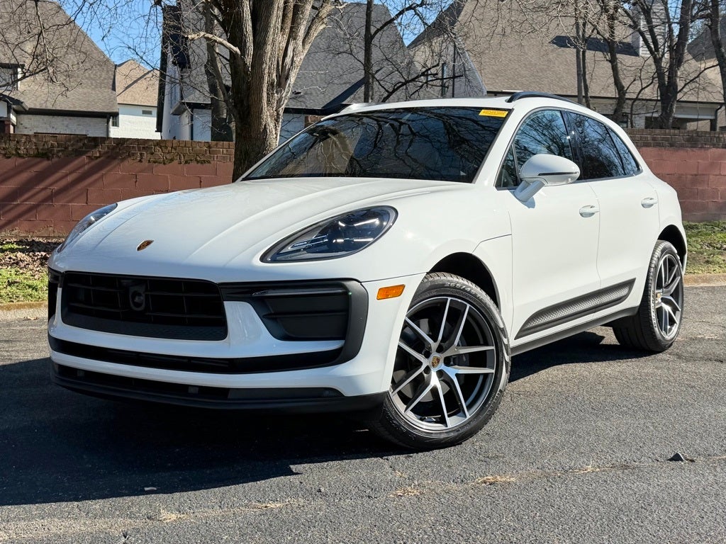 2023 Porsche Macan Base