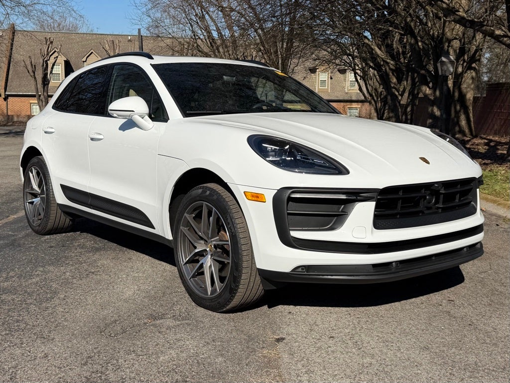 2023 Porsche Macan Base