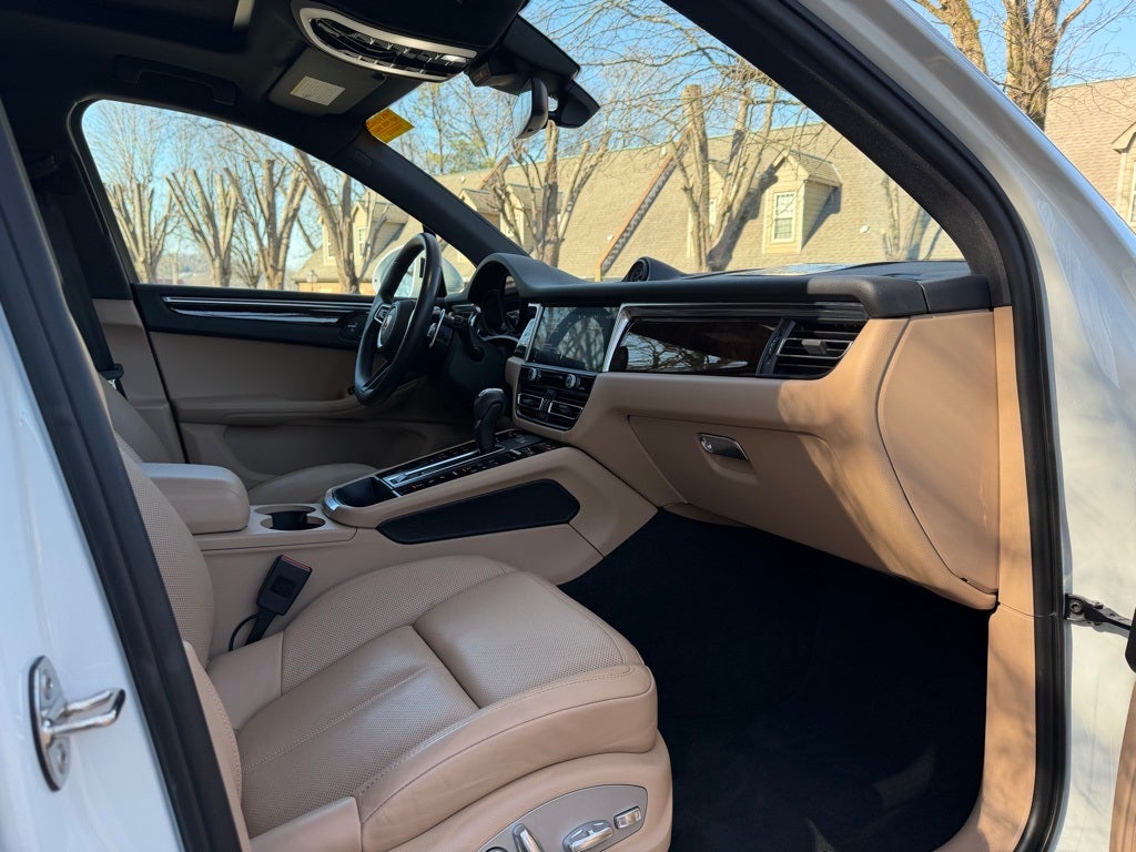 2023 Porsche Macan Base