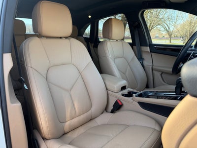 2023 Porsche Macan Base