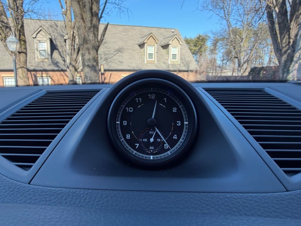 2023 Porsche Macan Base