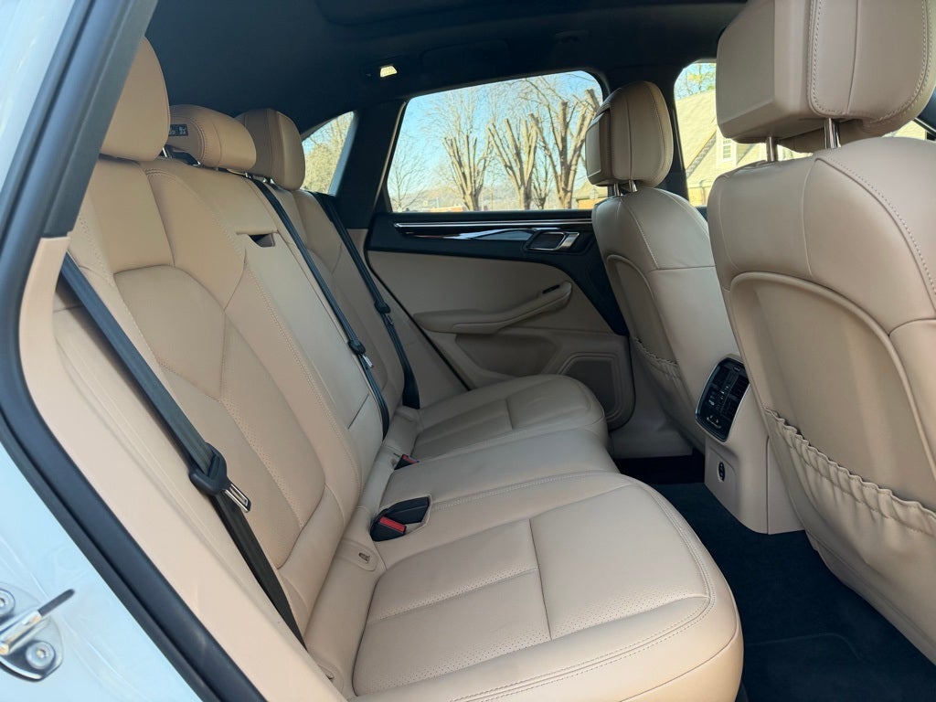 2023 Porsche Macan Base