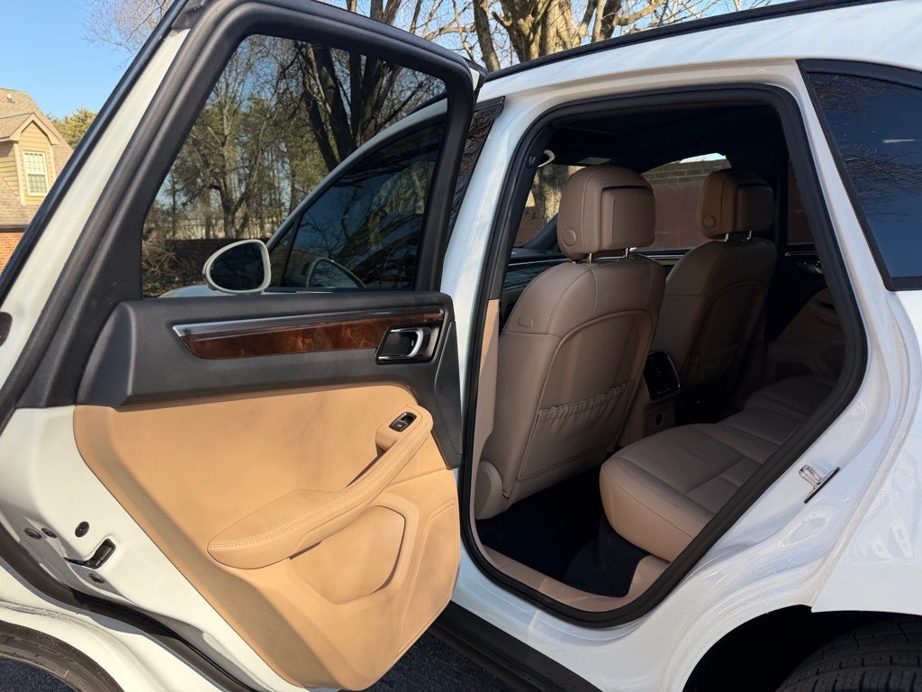 2023 Porsche Macan Base