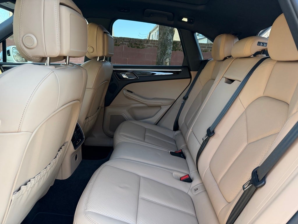 2023 Porsche Macan Base