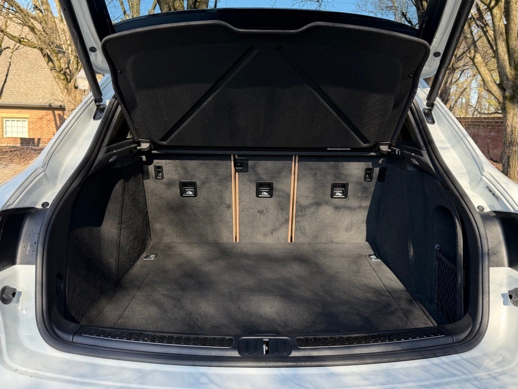 2023 Porsche Macan Base