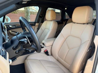 2023 Porsche Macan Base