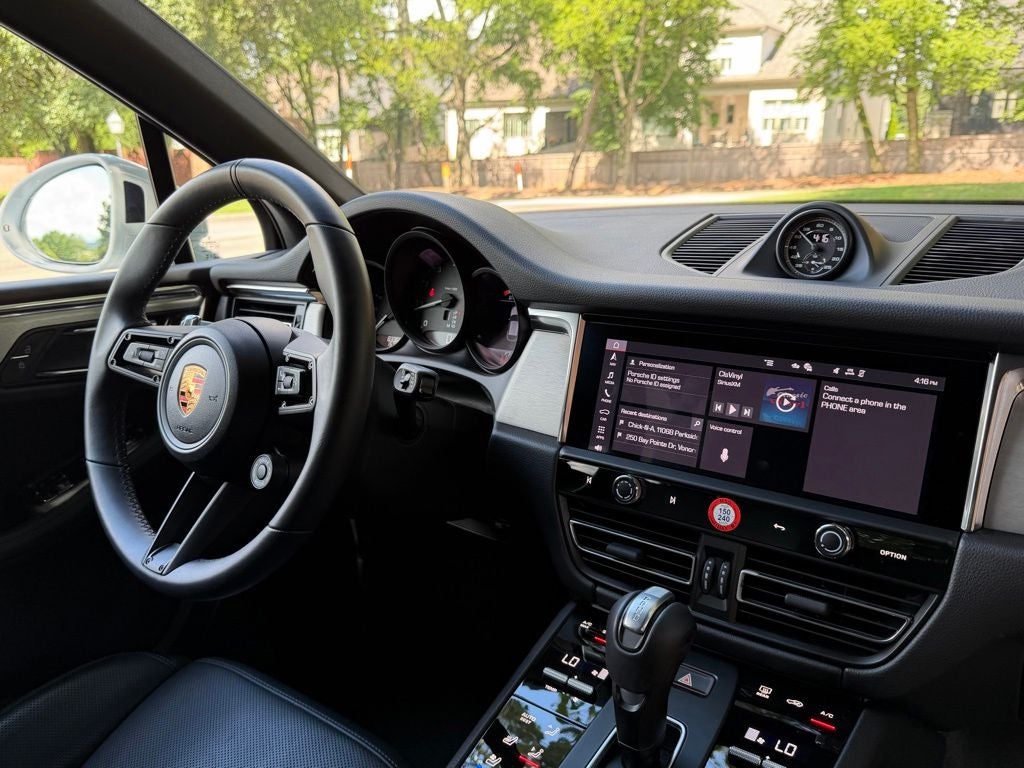 2026 Porsche Macan Base