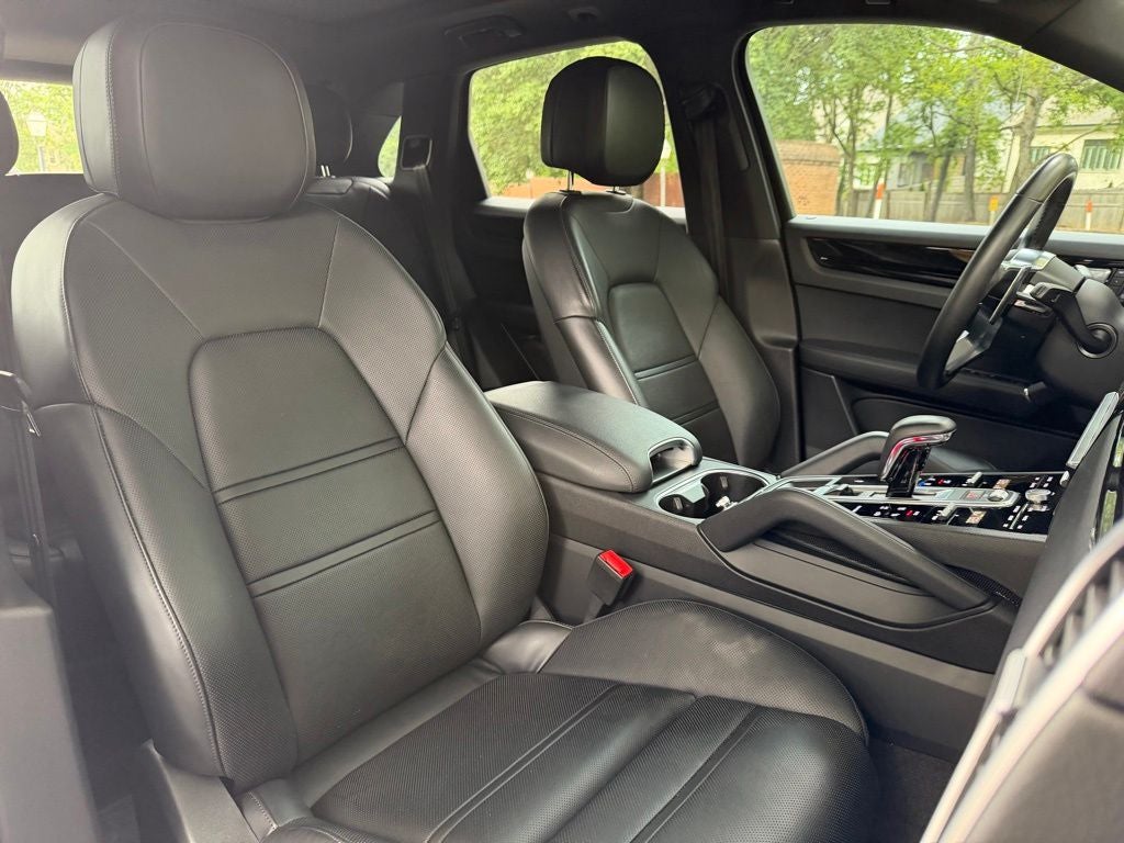 2023 Porsche Cayenne Base