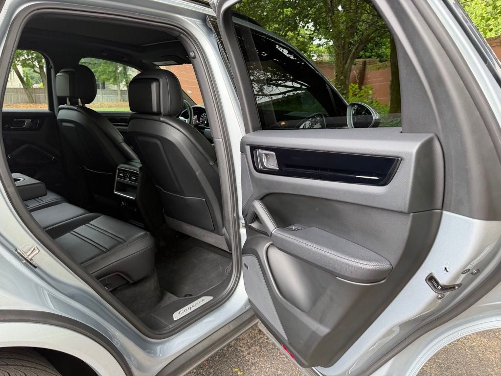 2023 Porsche Cayenne Base