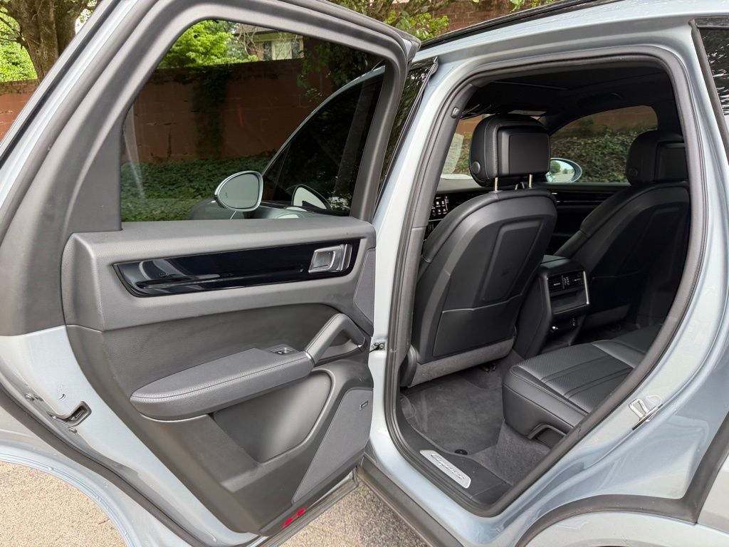 2023 Porsche Cayenne Base