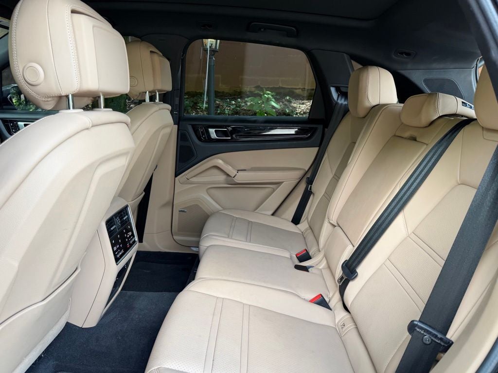 2021 Porsche Cayenne Base