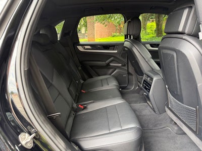 2024 Porsche Cayenne Base
