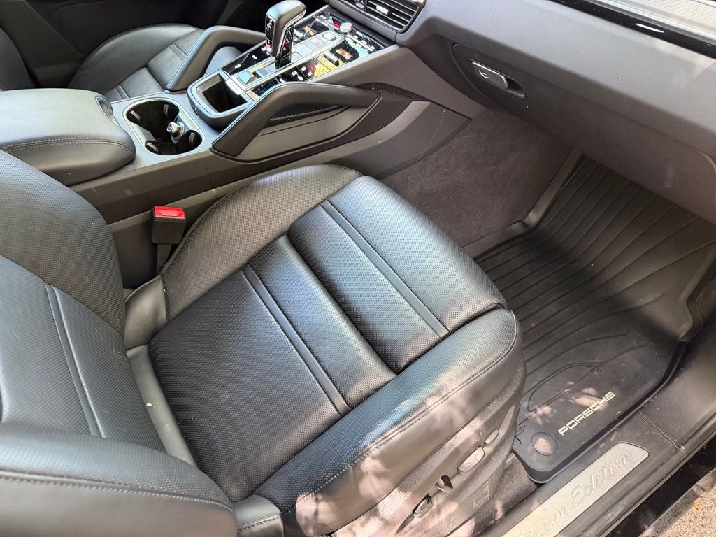 2023 Porsche Cayenne Platinum Edition