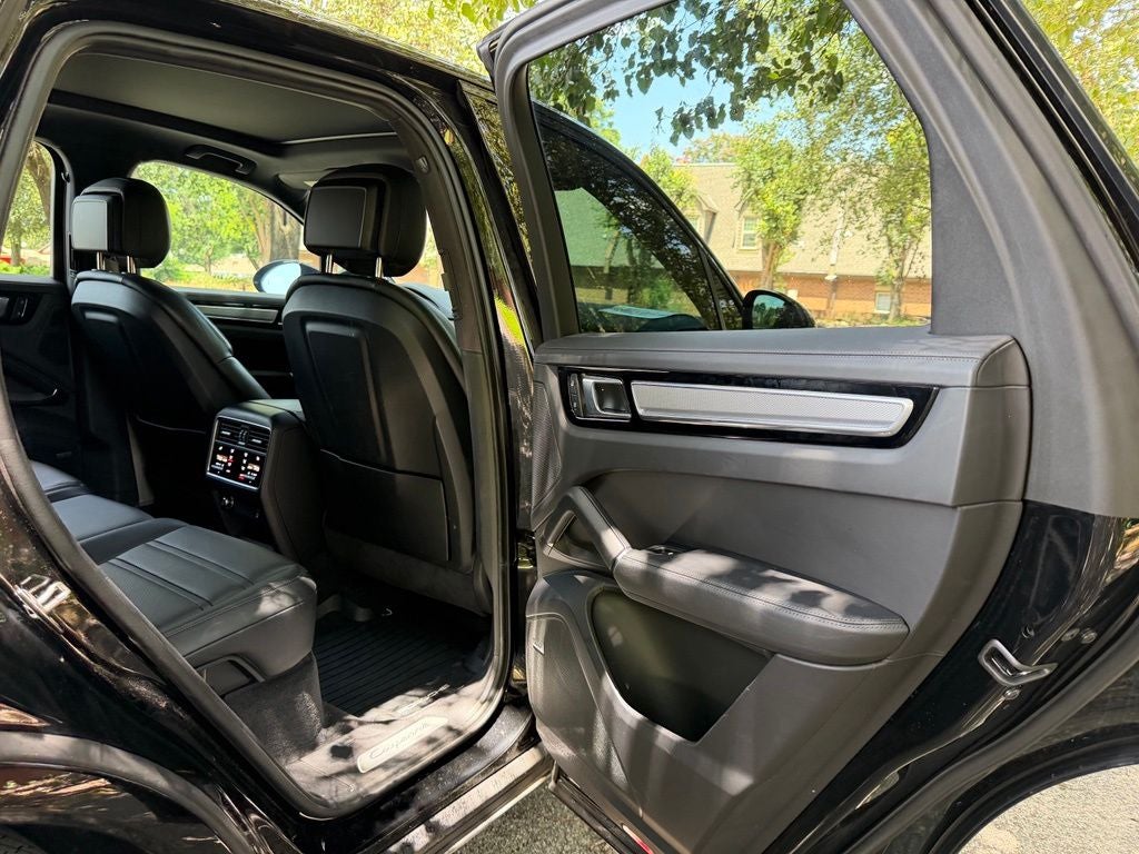 2023 Porsche Cayenne Platinum Edition