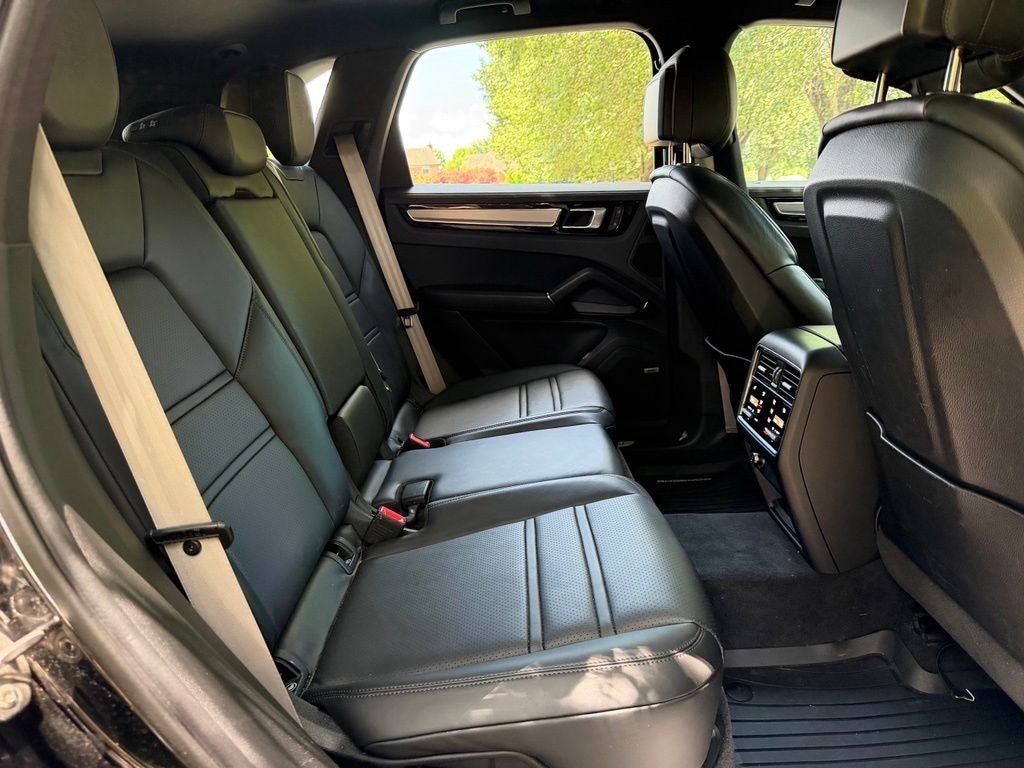 2023 Porsche Cayenne Platinum Edition