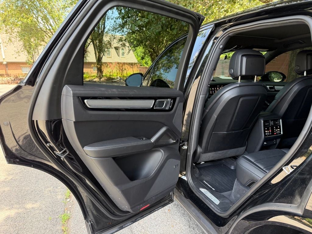 2023 Porsche Cayenne Platinum Edition