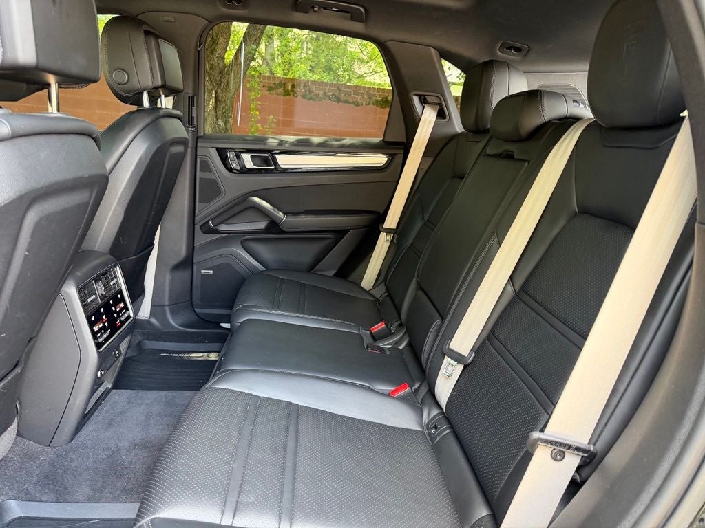 2023 Porsche Cayenne Platinum Edition