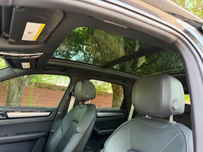 2023 Porsche Cayenne Platinum Edition