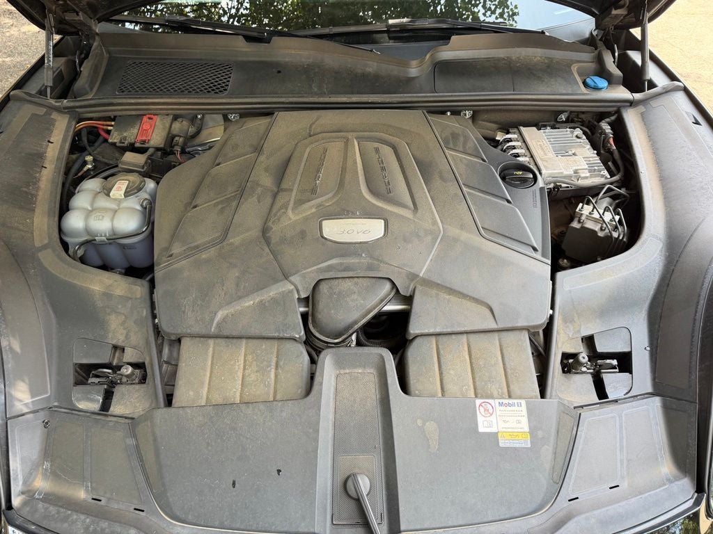2023 Porsche Cayenne Platinum Edition
