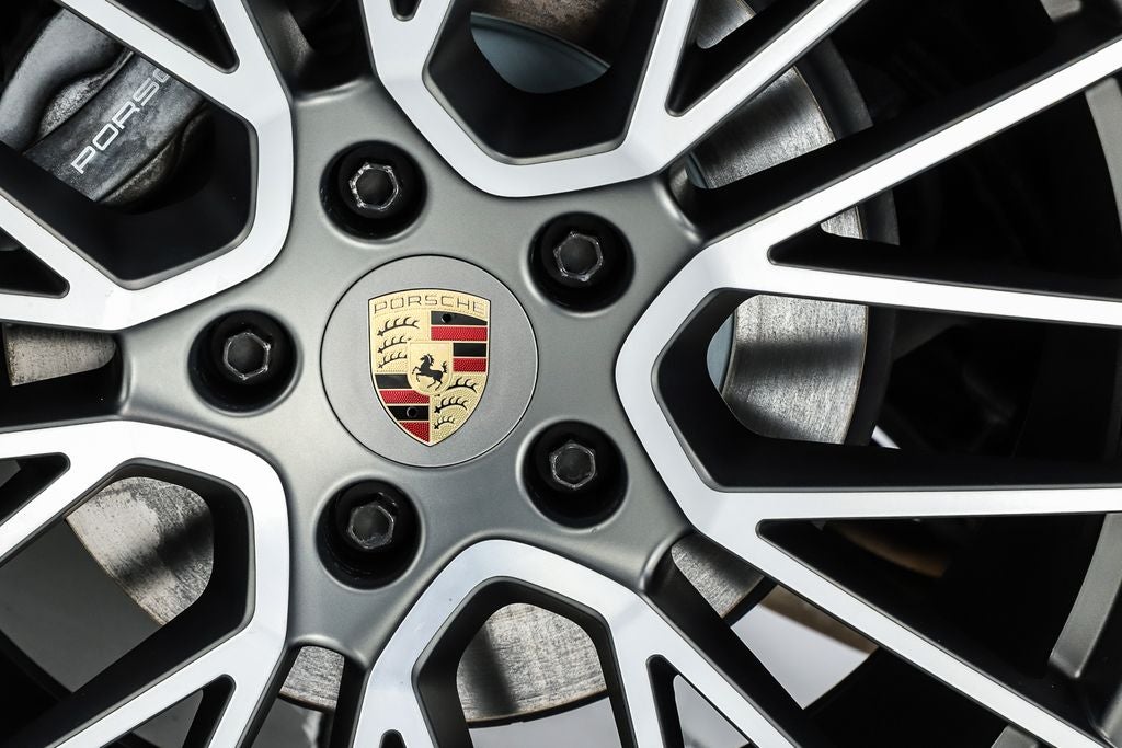 2023 Porsche Cayenne Platinum Edition