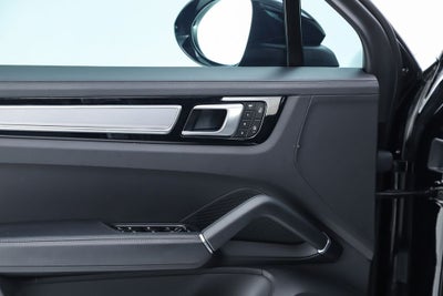 2023 Porsche Cayenne Platinum Edition