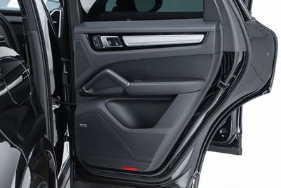 2023 Porsche Cayenne Platinum Edition