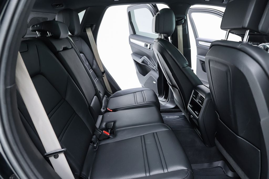 2023 Porsche Cayenne Platinum Edition